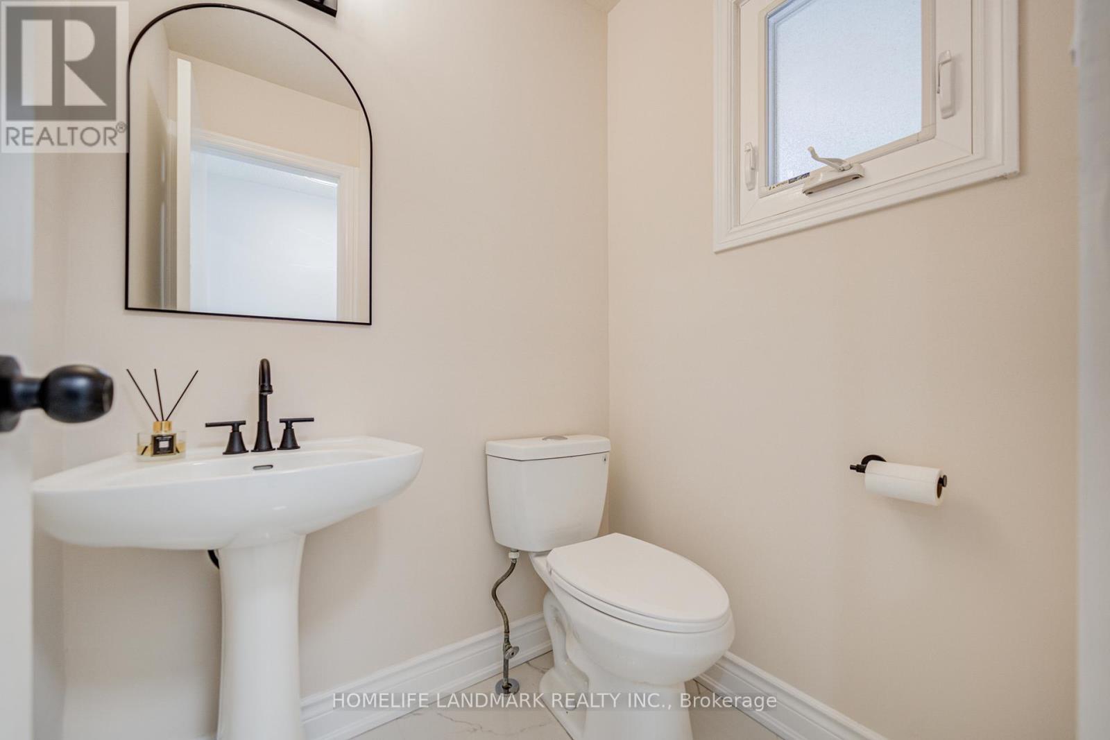 319 Hillside Drive, Mississauga, ON - Indoor Photo Showing Bathroom