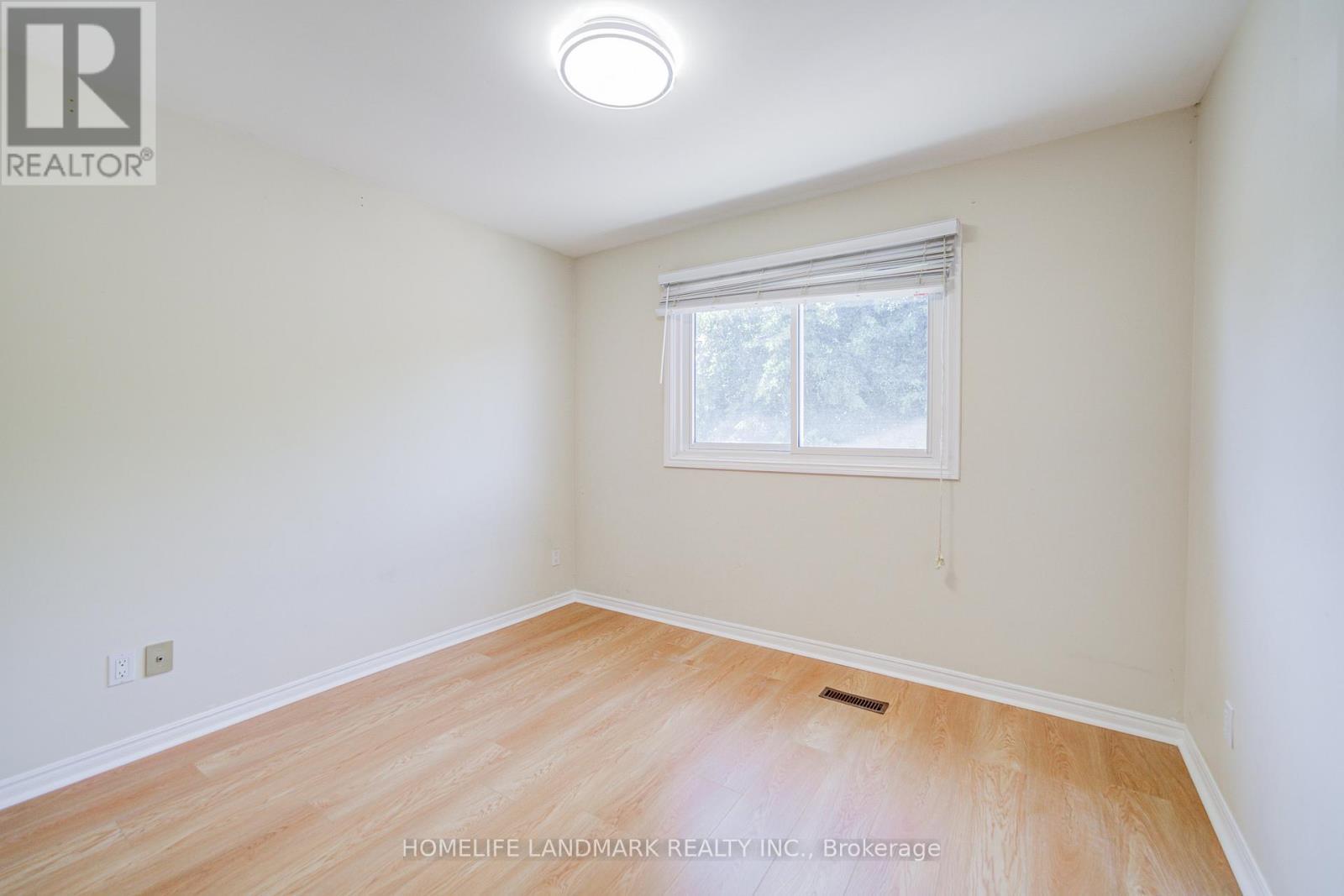 319 Hillside Drive, Mississauga, ON - Indoor Photo Showing Other Room