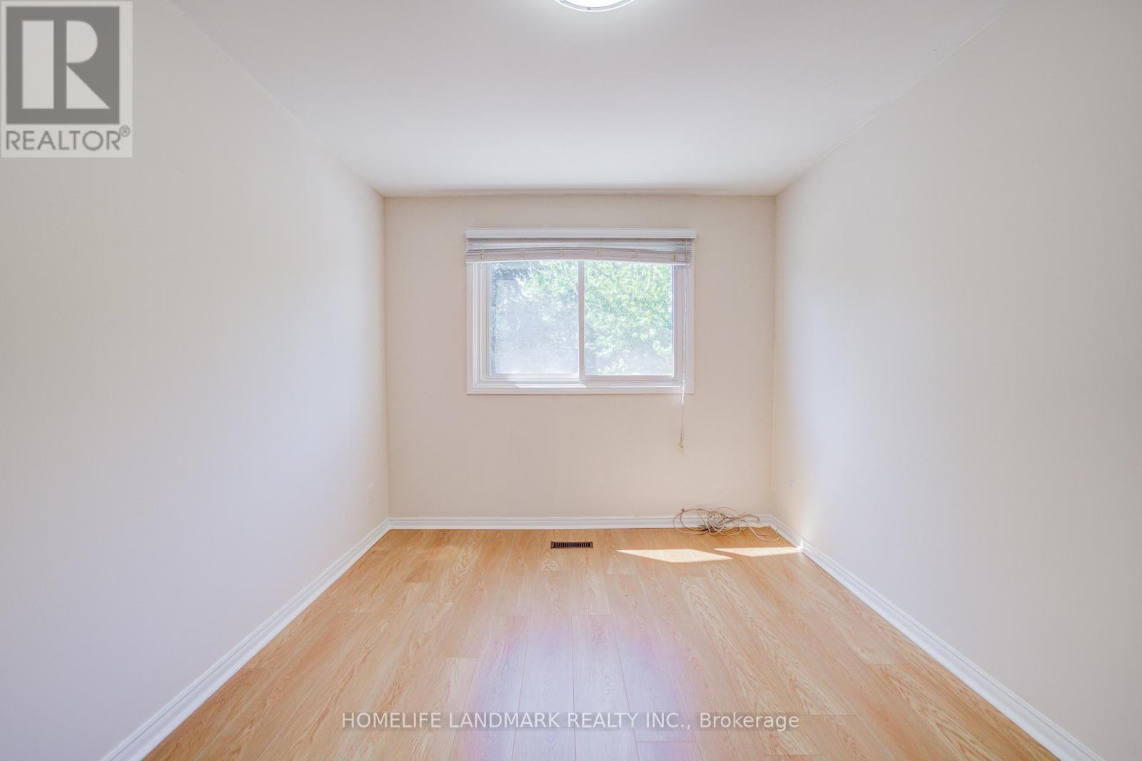 319 Hillside Drive, Mississauga, ON - Indoor Photo Showing Other Room