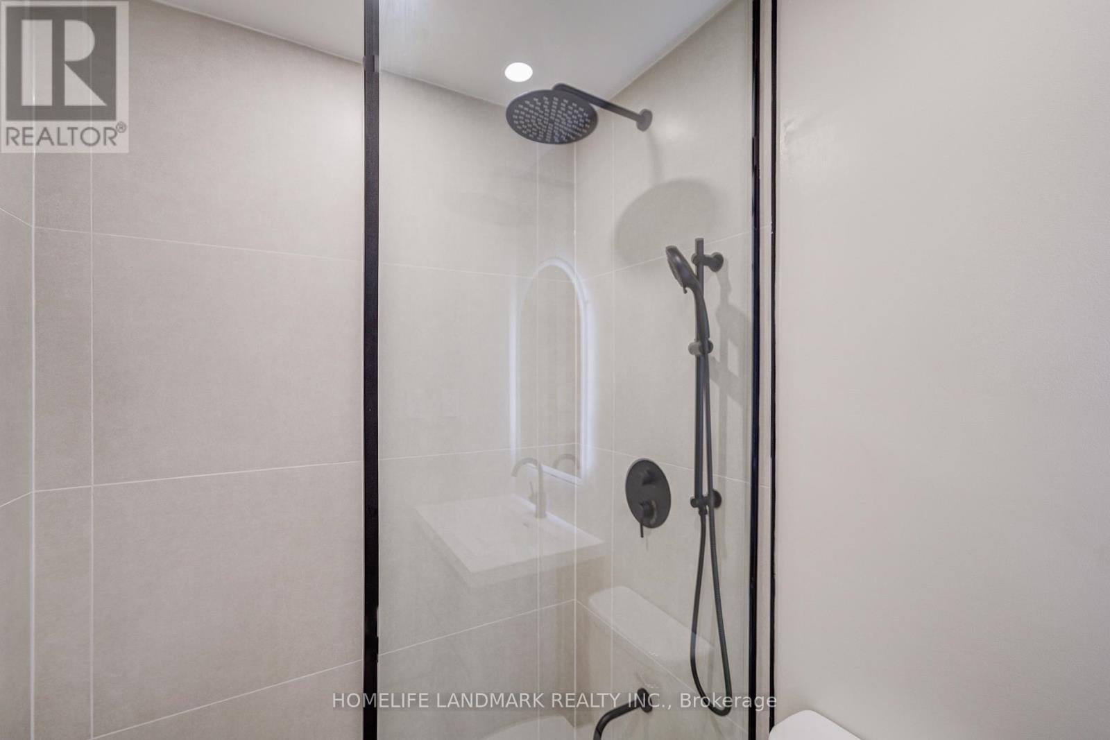 319 Hillside Drive, Mississauga, ON - Indoor Photo Showing Bathroom