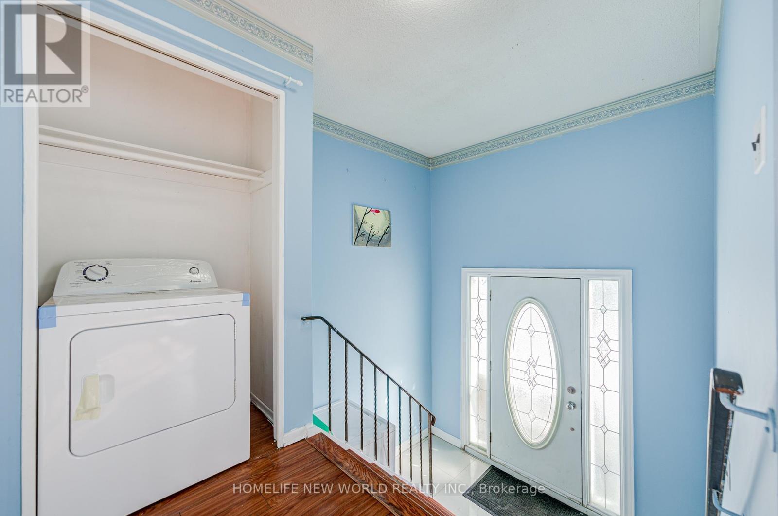 Upper - 152 Micmac Crescent, Toronto, ON - Indoor Photo Showing Laundry Room