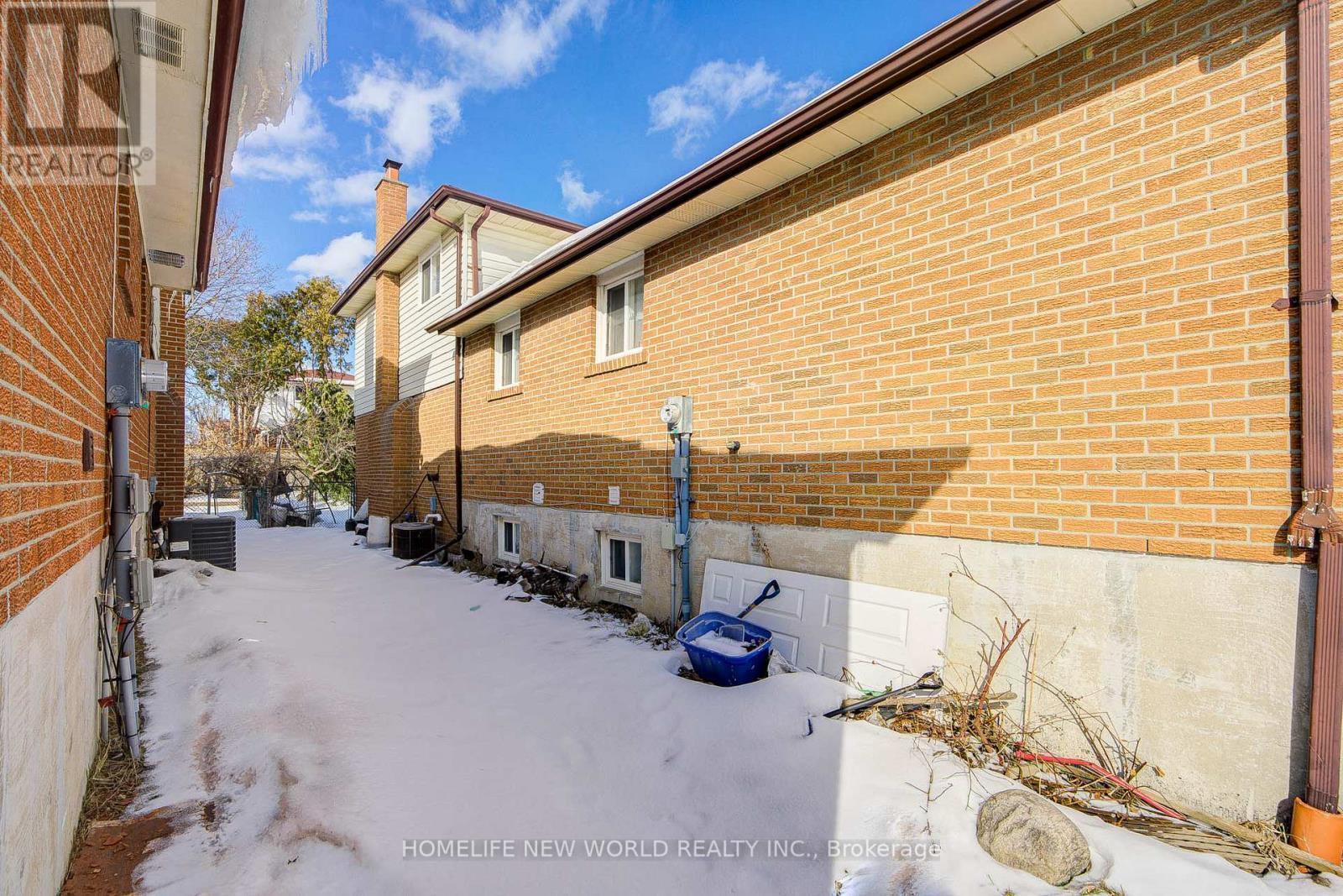 Upper - 152 Micmac Crescent, Toronto, ON - Outdoor With Exterior