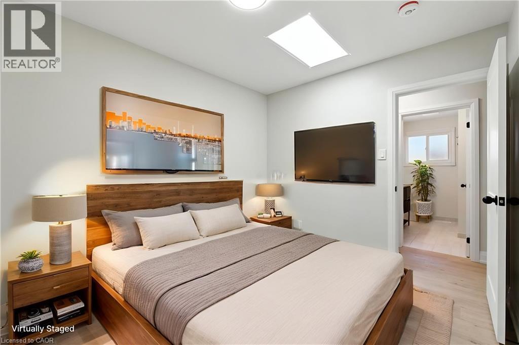 Unit A - 929 Upper Ottawa Street, Hamilton, ON - Indoor Photo Showing Bedroom