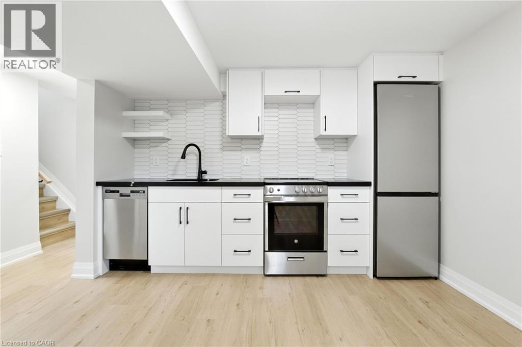 Unit B - 929 Upper Ottawa Street, Hamilton, ON - Indoor Photo Showing Kitchen With Stainless Steel Kitchen With Upgraded Kitchen