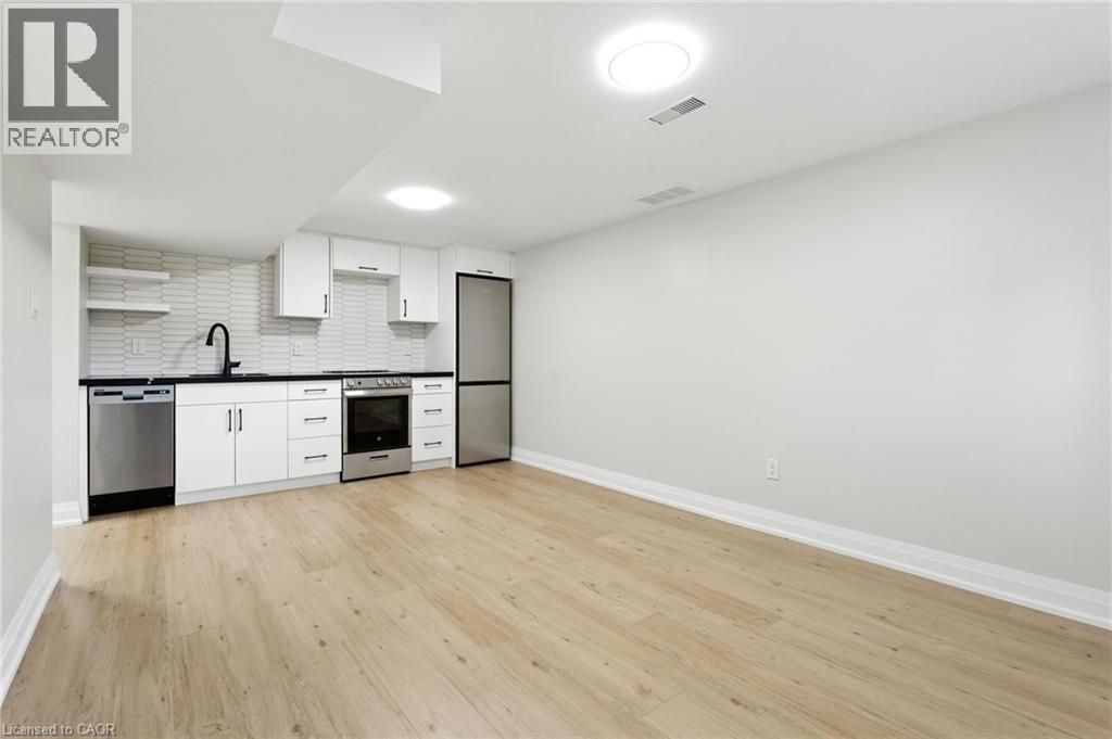 Unit B - 929 Upper Ottawa Street, Hamilton, ON - Indoor Photo Showing Kitchen