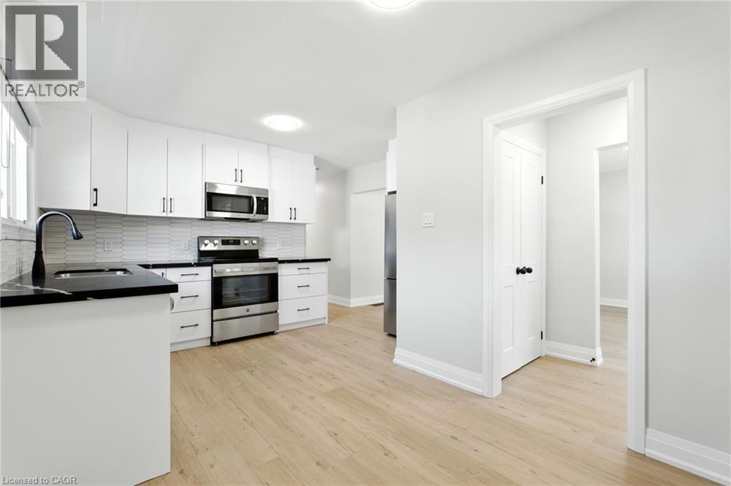 Unit A - 929 Upper Ottawa Street, Hamilton, ON - Indoor Photo Showing Kitchen With Stainless Steel Kitchen