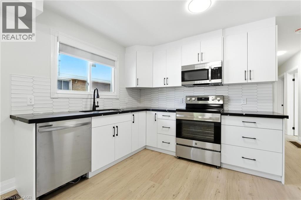 Unit A - 929 Upper Ottawa Street, Hamilton, ON - Indoor Photo Showing Kitchen With Stainless Steel Kitchen With Upgraded Kitchen