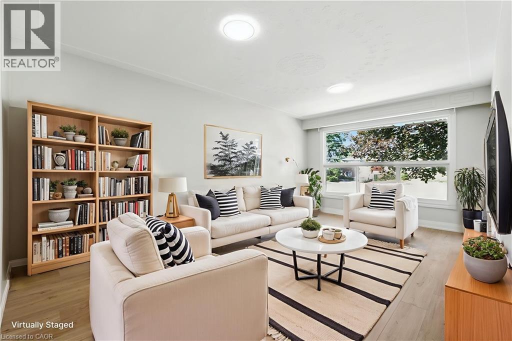Unit A - 929 Upper Ottawa Street, Hamilton, ON - Indoor Photo Showing Living Room