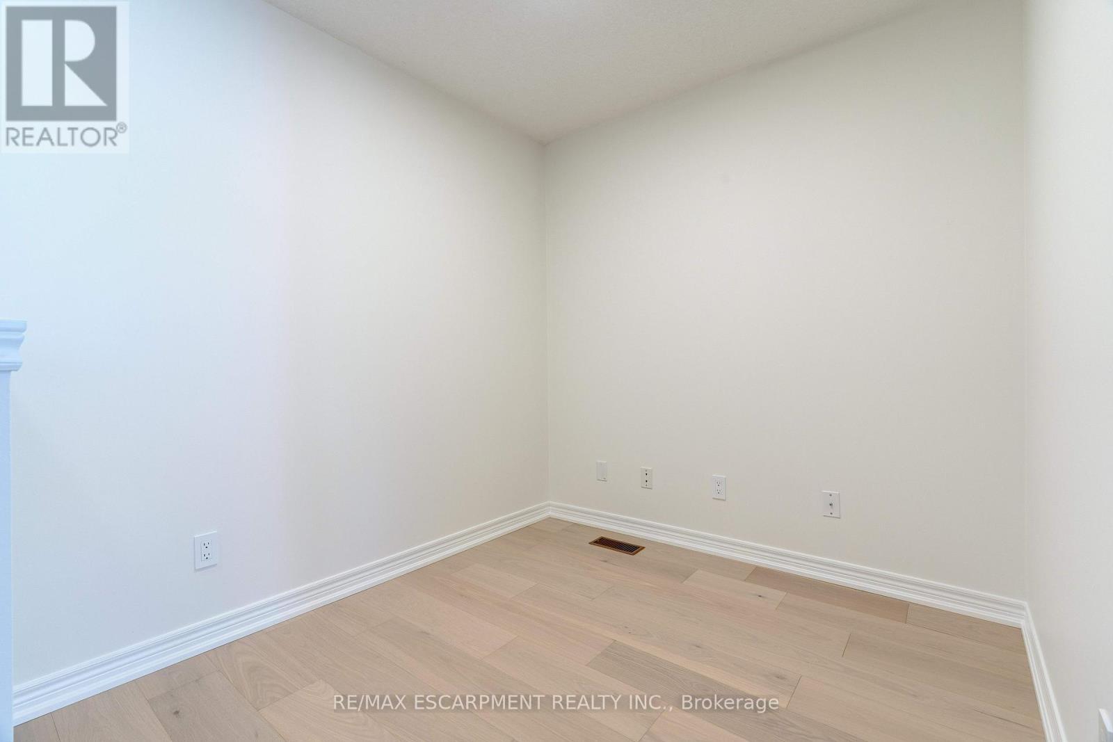 628 Garibaldi Common, Burlington, ON - Indoor Photo Showing Other Room