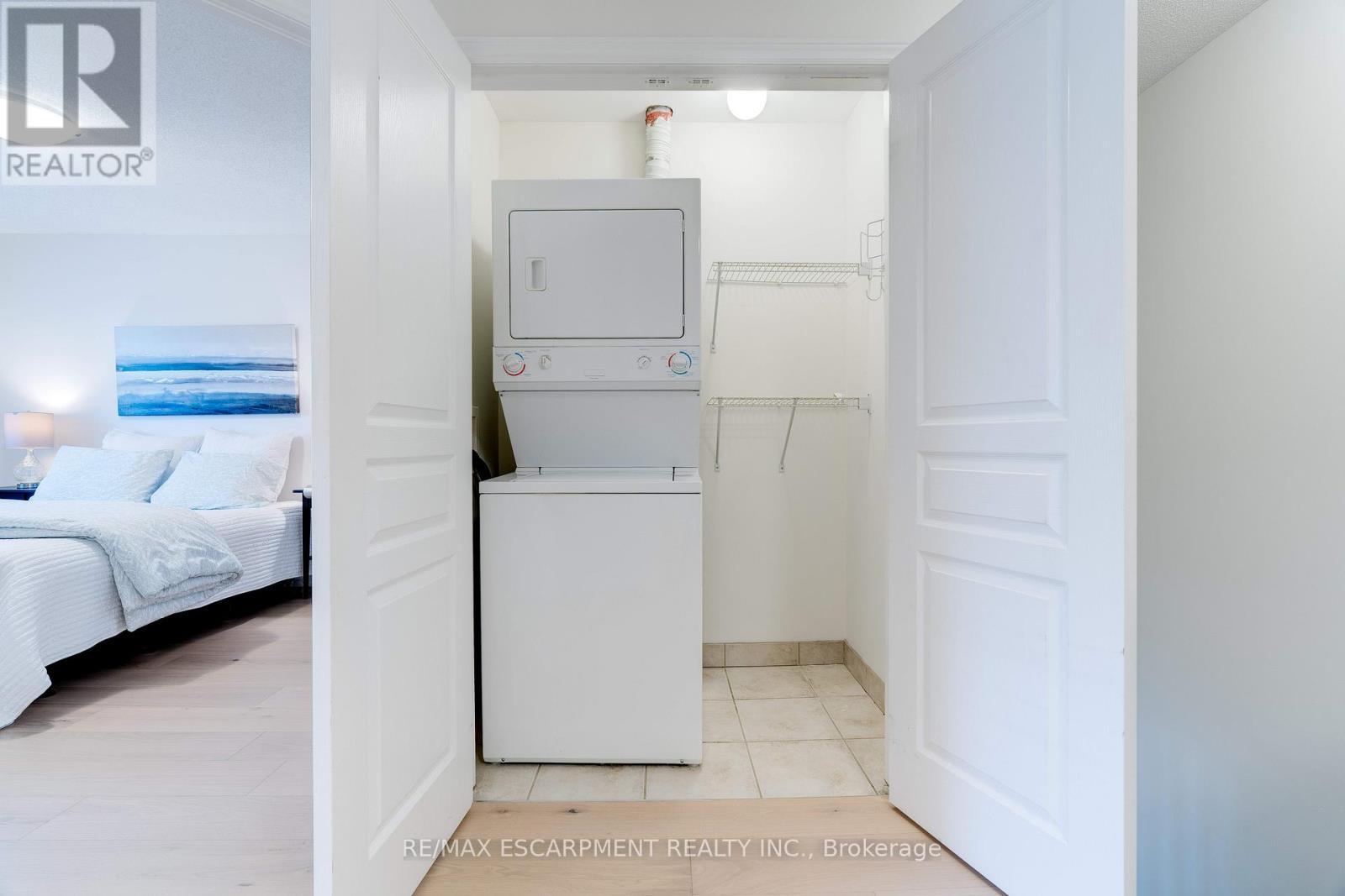 628 Garibaldi Common, Burlington, ON - Indoor Photo Showing Laundry Room