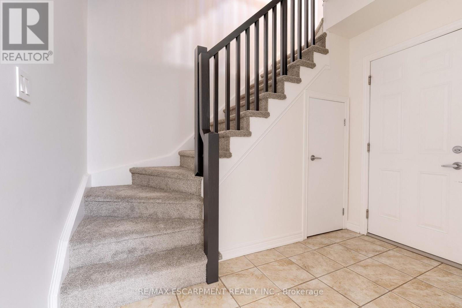 628 Garibaldi Common, Burlington, ON - Indoor Photo Showing Other Room