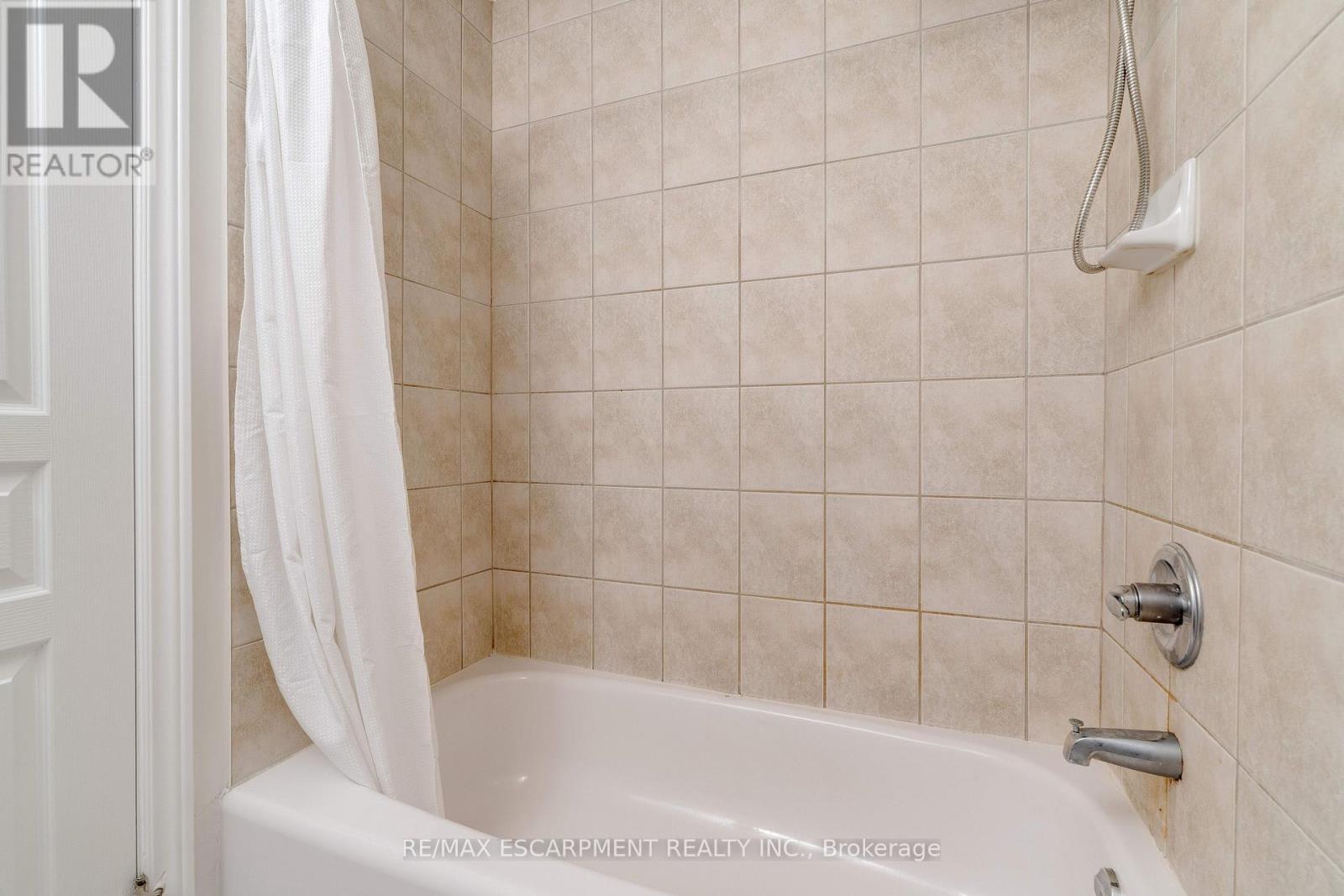 628 Garibaldi Common, Burlington, ON - Indoor Photo Showing Bathroom
