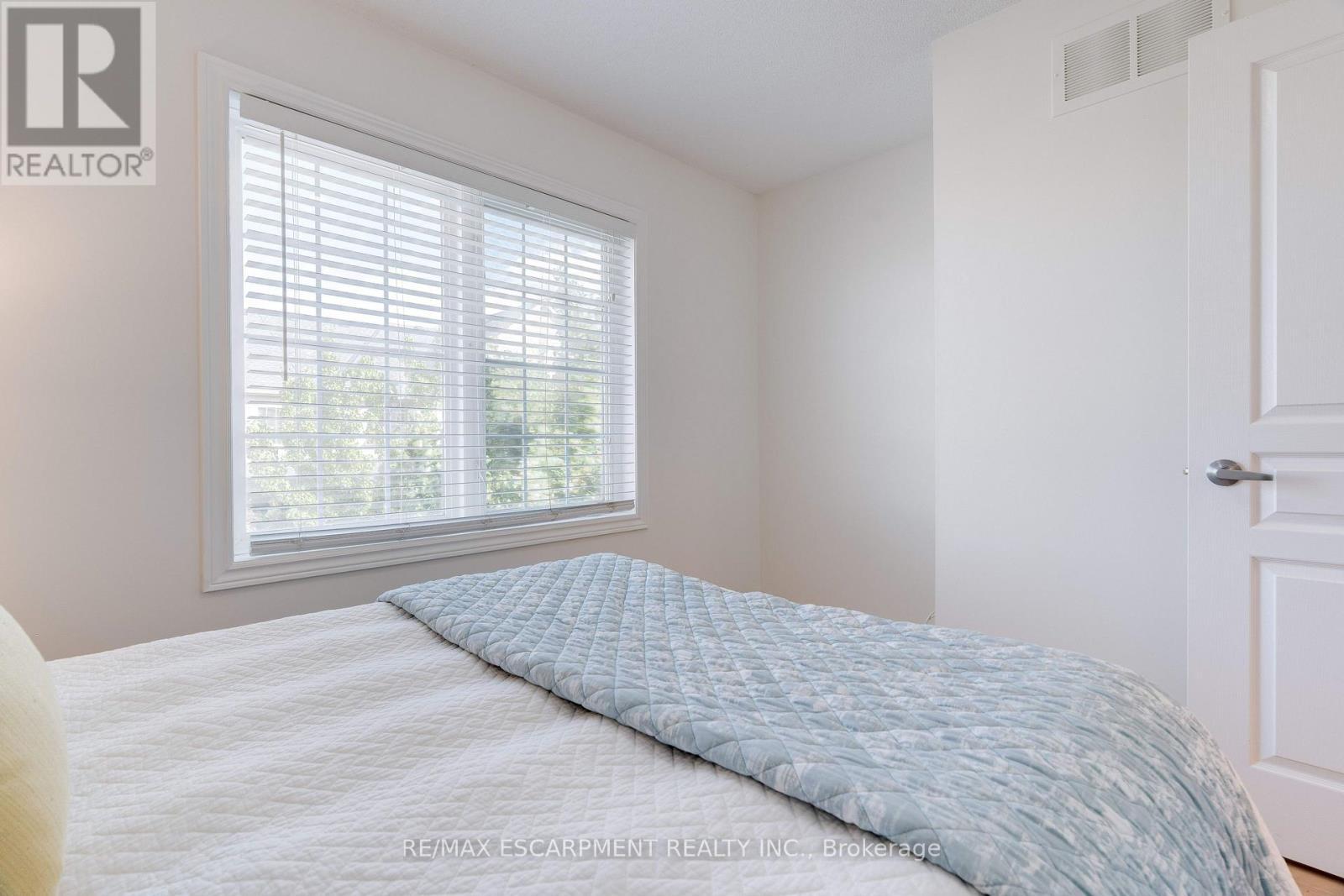 628 Garibaldi Common, Burlington, ON - Indoor Photo Showing Bedroom