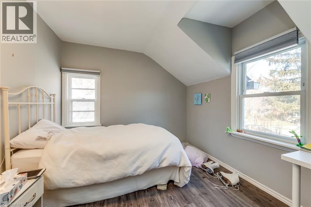 Bedroom featuring lofted ceiling and wood finished floors - 142 Ewen Road, Hamilton, ON - Indoor Photo Showing Bedroom