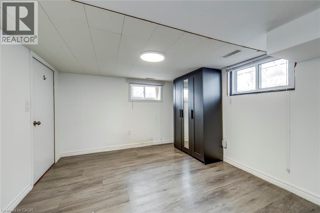 Below grade area featuring light wood-type flooring and baseboards - 142 Ewen Road, Hamilton, ON - Indoor