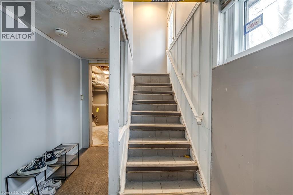 Staircase featuring carpet floors - 142 Ewen Road, Hamilton, ON - Indoor Photo Showing Other Room