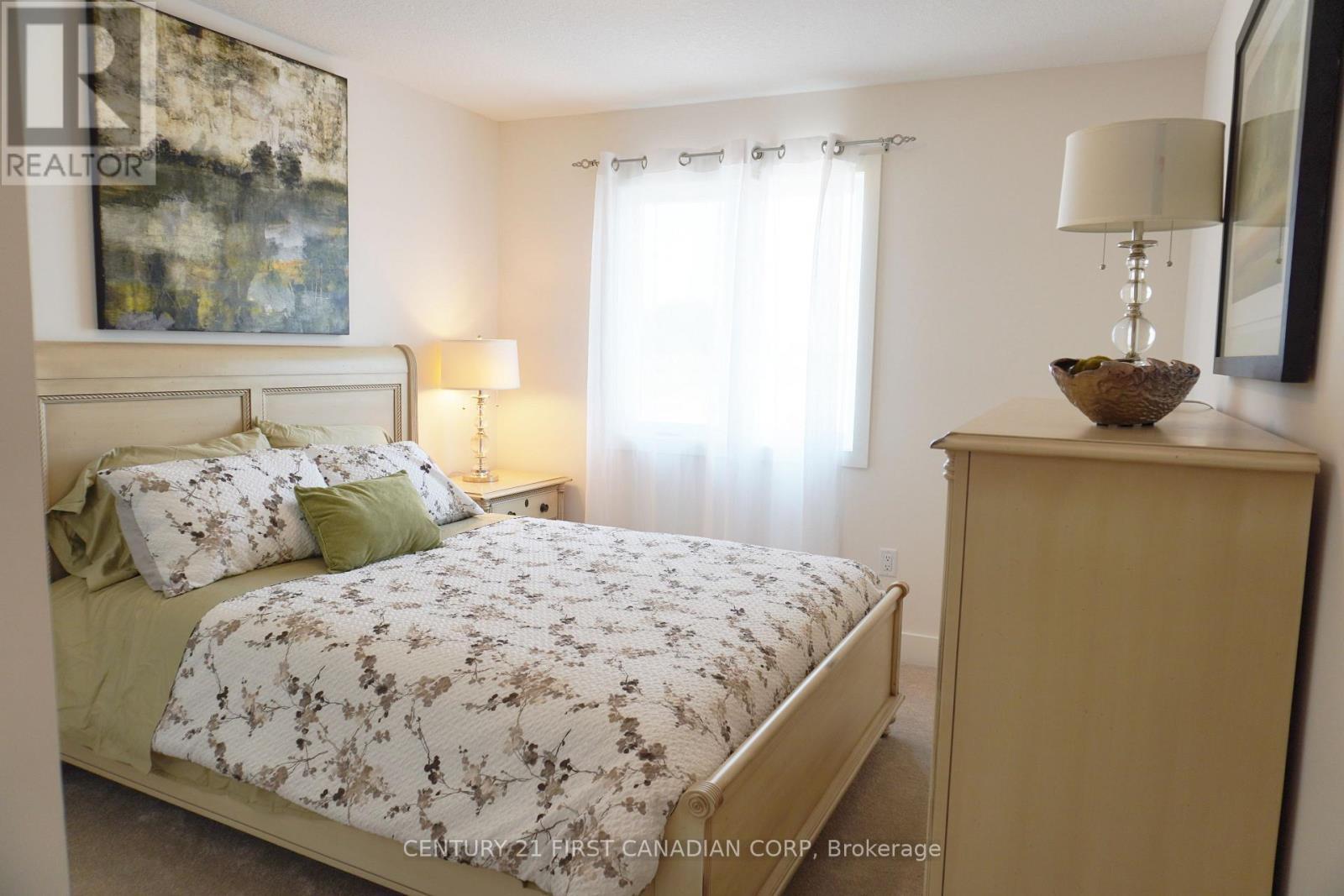 54 - 530 Gatestone Road, London South (South U), ON - Indoor Photo Showing Bedroom