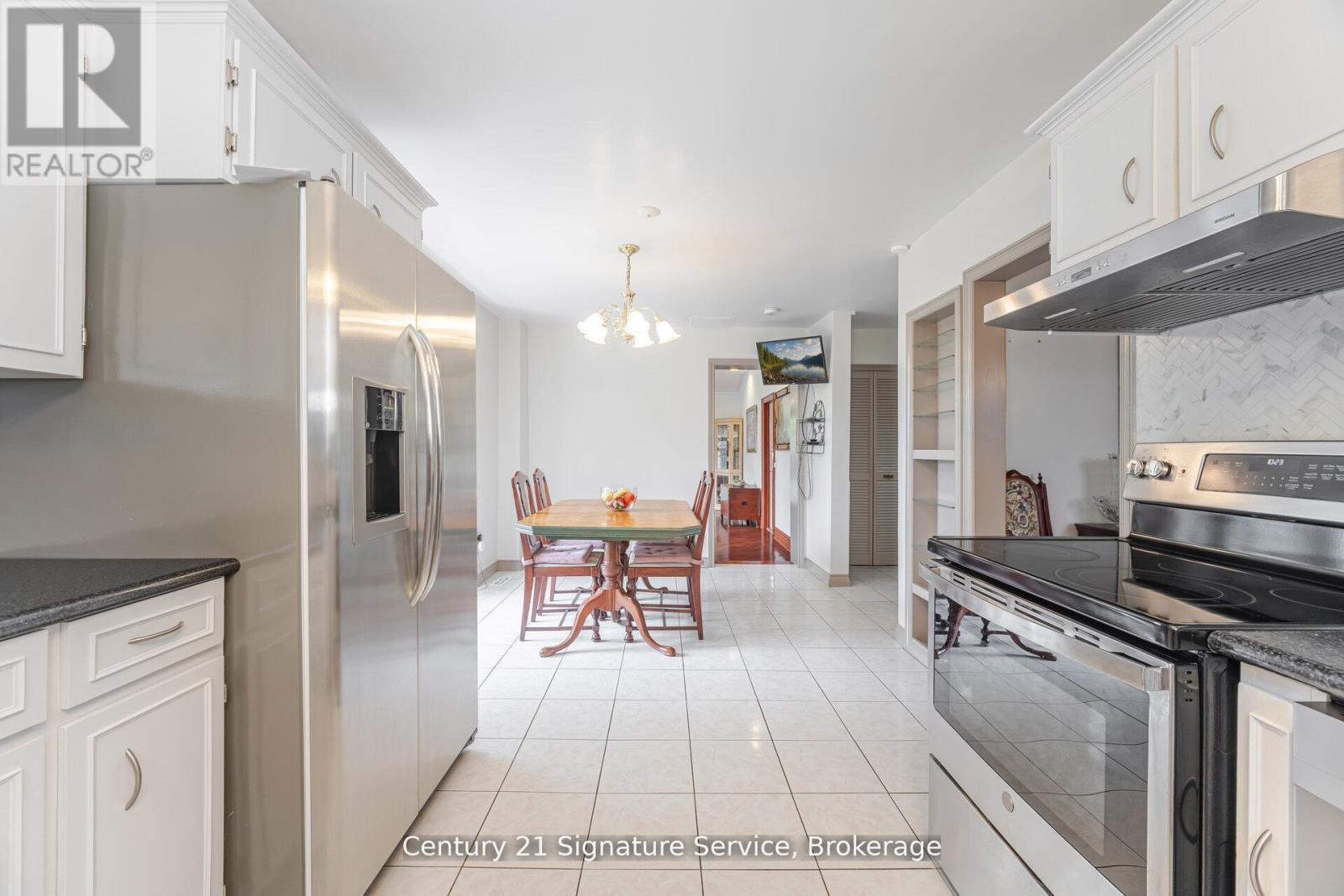 512 Selsey Drive, Mississauga, ON - Indoor Photo Showing Kitchen
