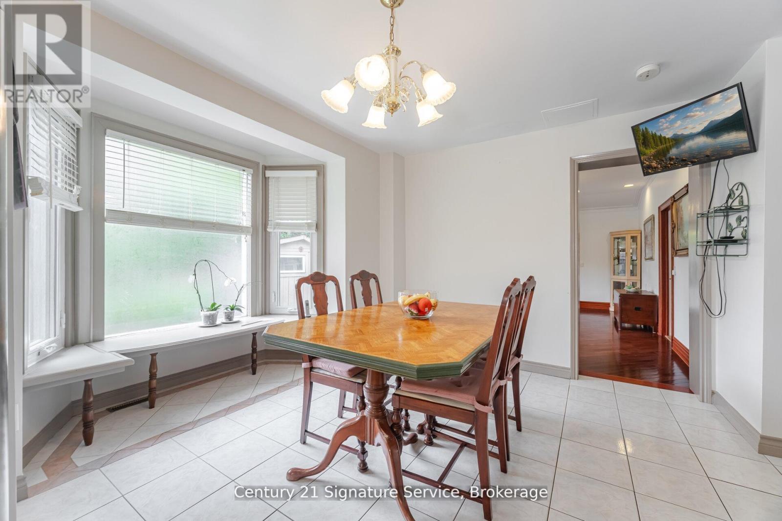 512 Selsey Drive, Mississauga, ON - Indoor Photo Showing Dining Room