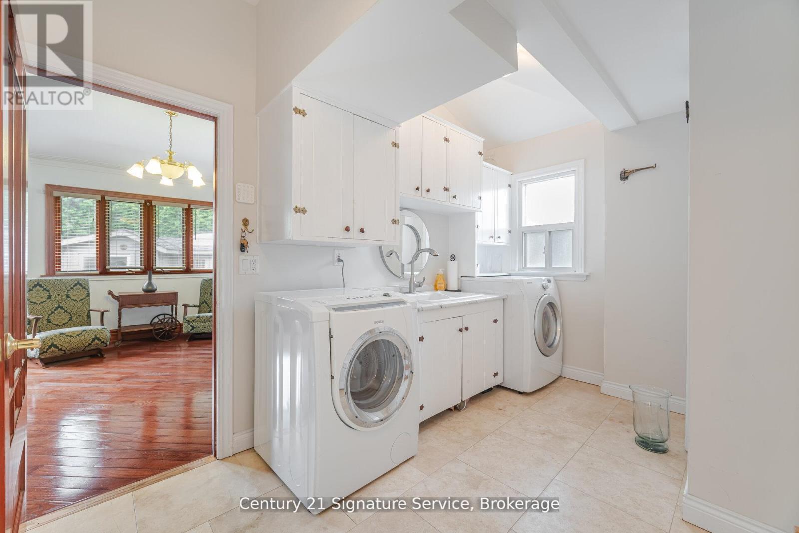 512 Selsey Drive, Mississauga, ON - Indoor Photo Showing Laundry Room
