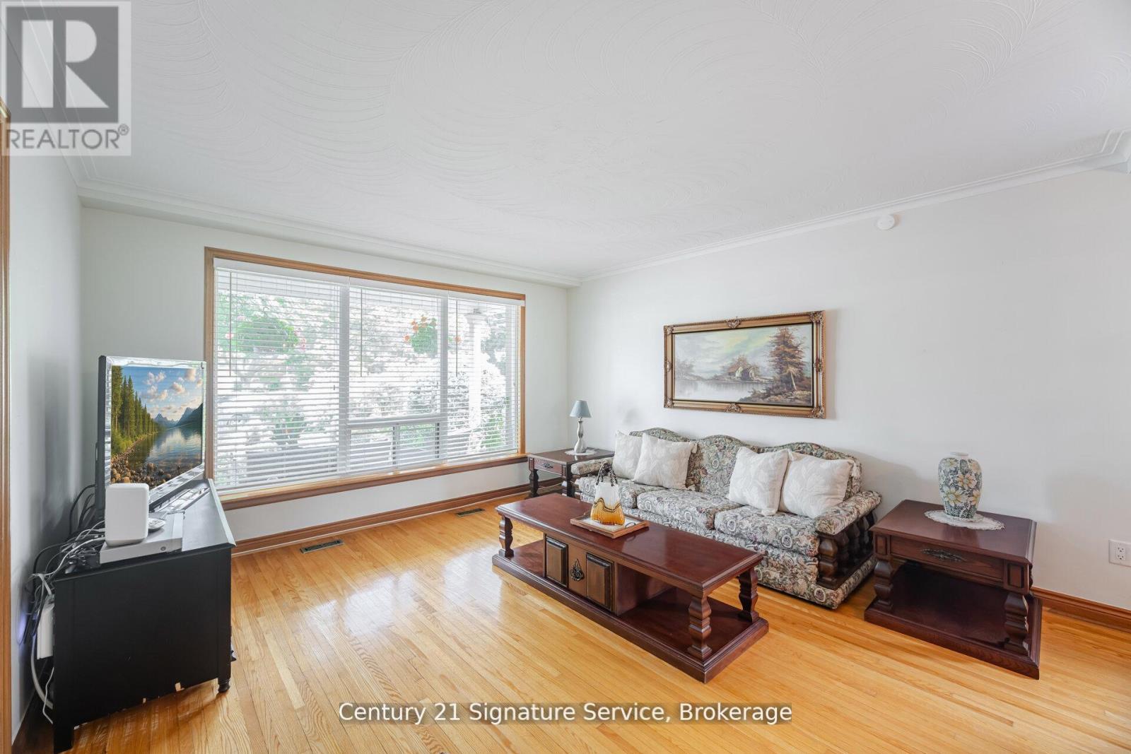 512 Selsey Drive, Mississauga, ON - Indoor Photo Showing Living Room
