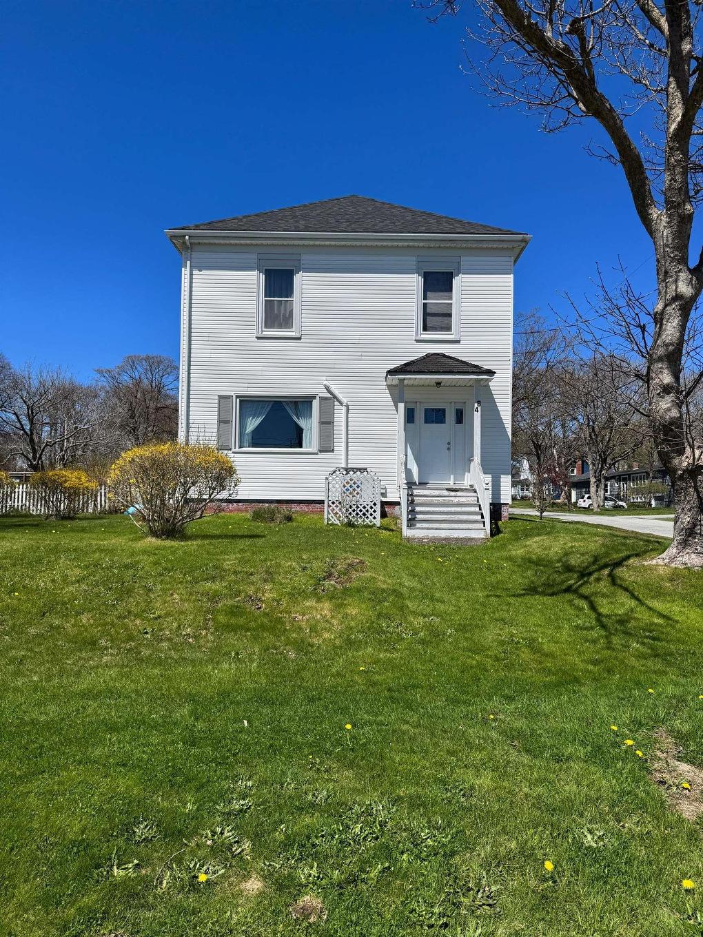 48 Albert Street, Yarmouth, NS