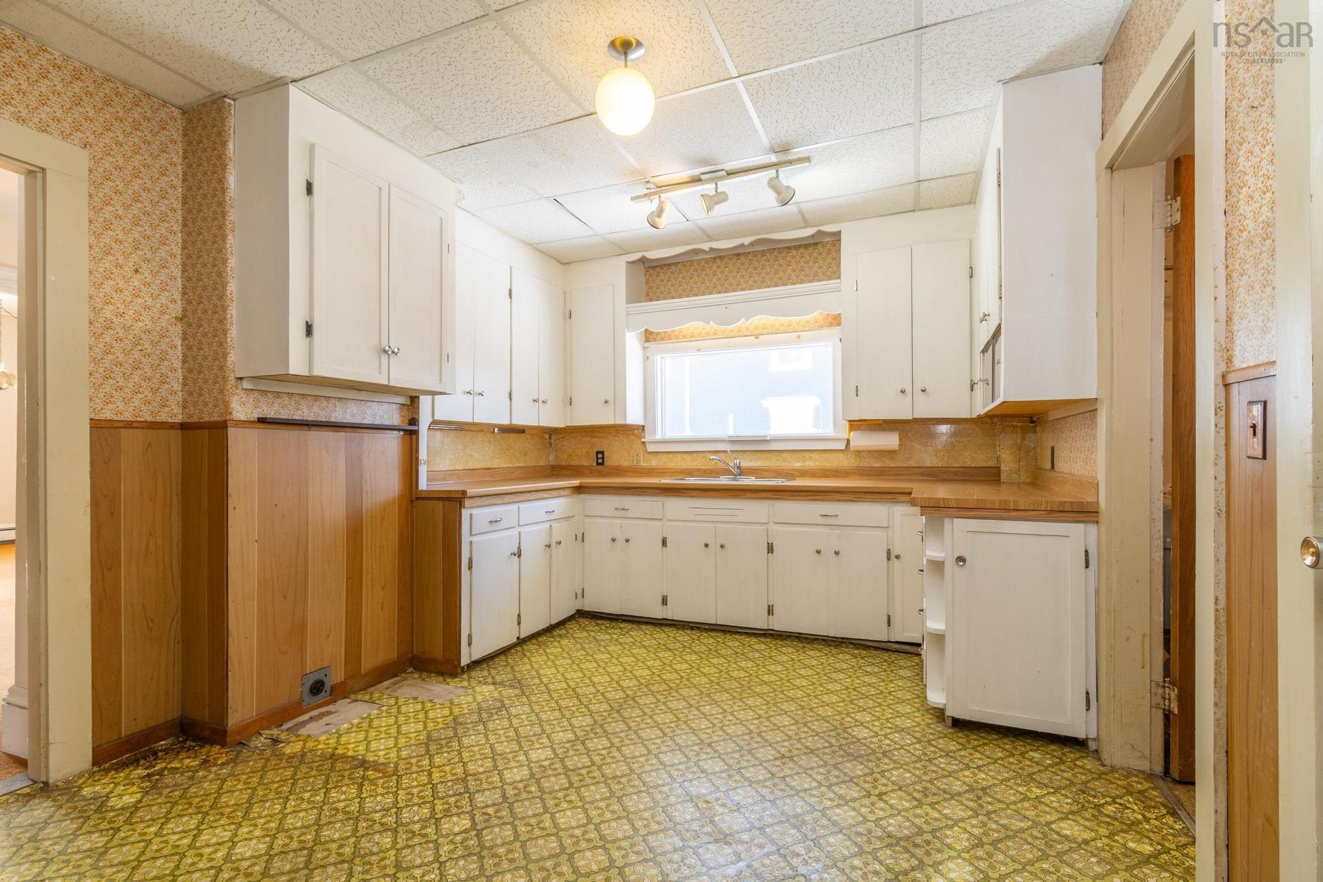 48 Albert Street, Yarmouth, NS