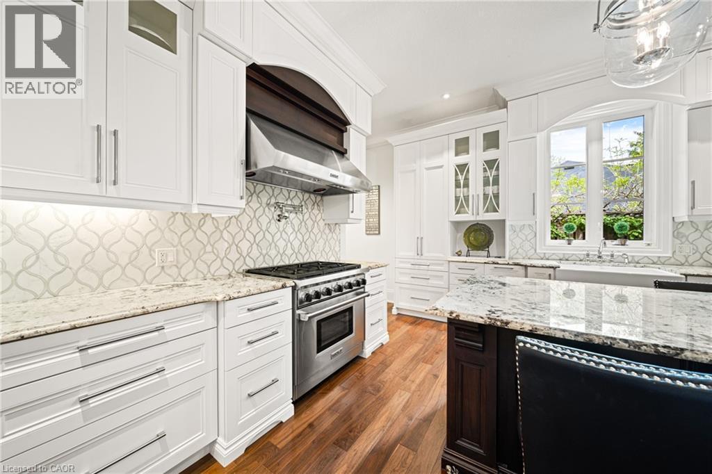1577 Gloucester Road, London, ON - Indoor Photo Showing Kitchen With Upgraded Kitchen