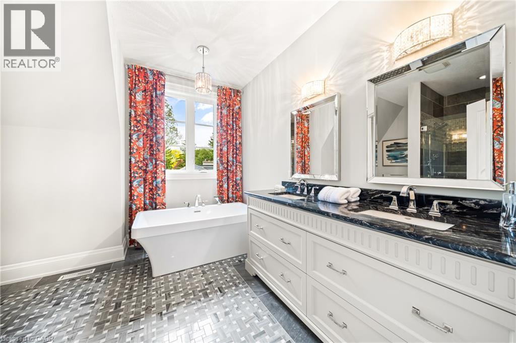 1577 Gloucester Road, London, ON - Indoor Photo Showing Bathroom