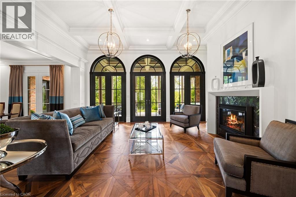 1577 Gloucester Road, London, ON - Indoor Photo Showing Living Room With Fireplace