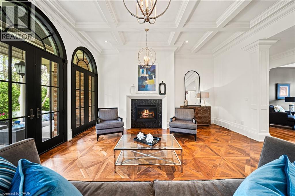 1577 Gloucester Road, London, ON - Indoor Photo Showing Living Room With Fireplace