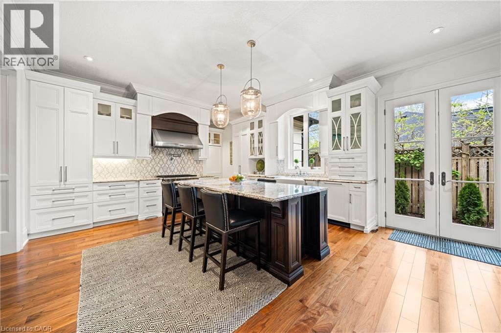 1577 Gloucester Road, London, ON - Indoor Photo Showing Kitchen With Upgraded Kitchen