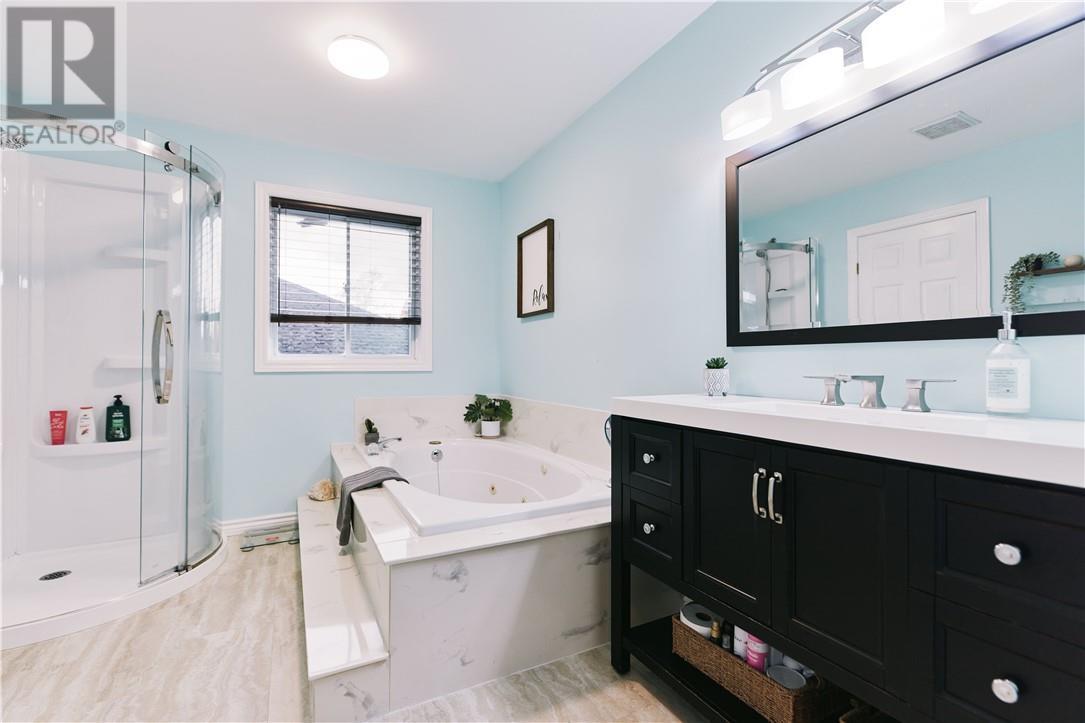 2779 Algonquin, Sudbury, ON - Indoor Photo Showing Bathroom