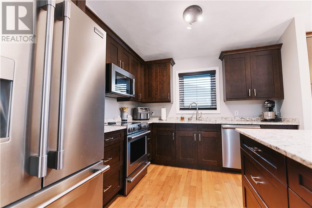 2779 Algonquin, Sudbury, ON - Indoor Photo Showing Kitchen