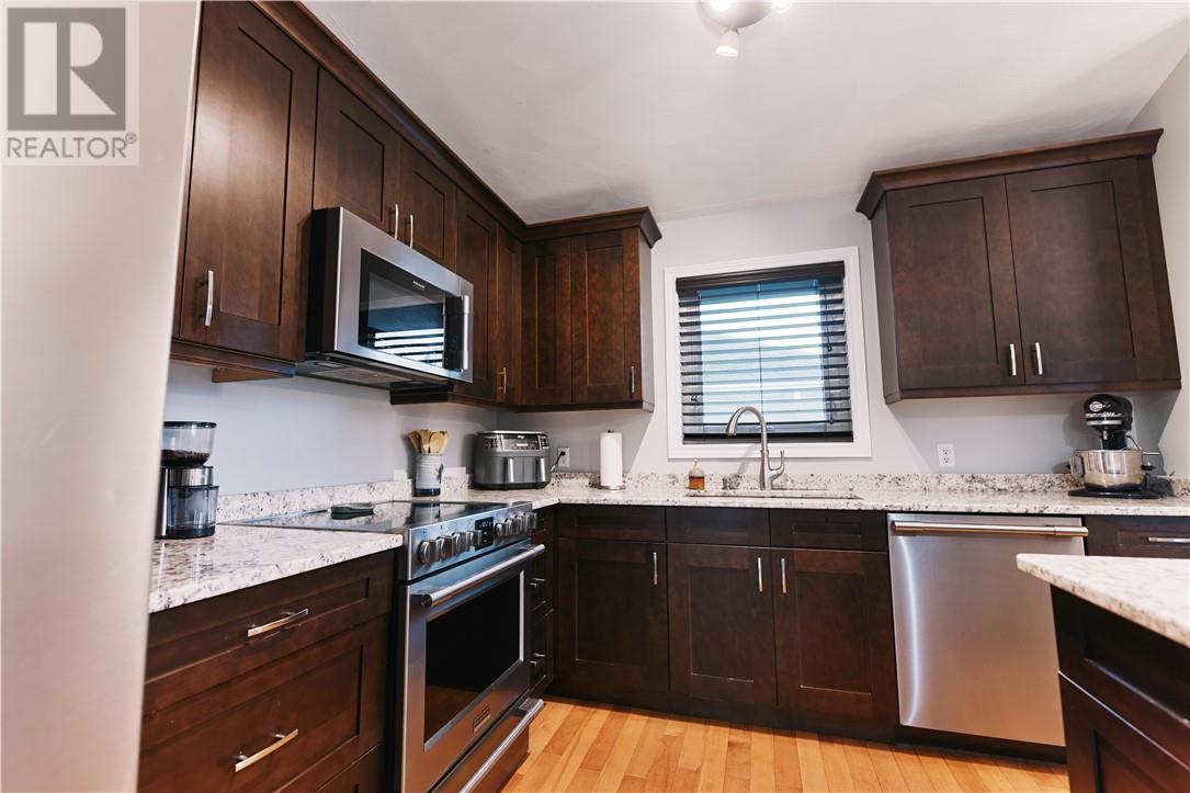 2779 Algonquin, Sudbury, ON - Indoor Photo Showing Kitchen