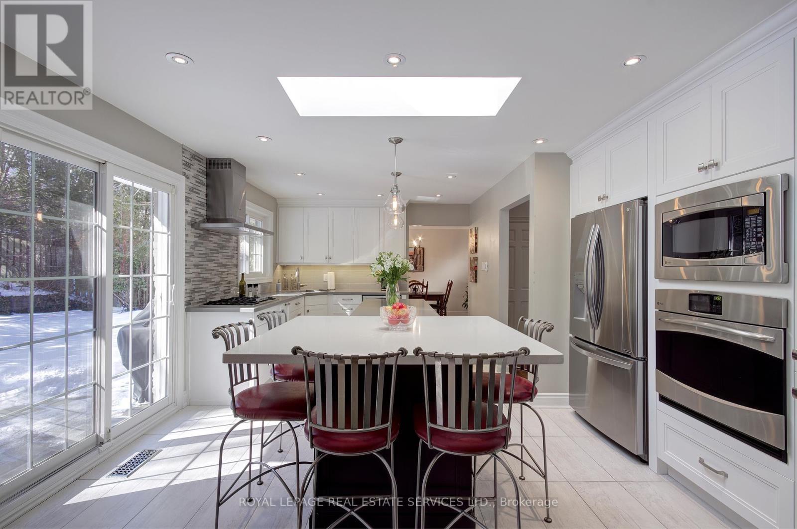 884 Silver Birch Trail, Mississauga, ON - Indoor Photo Showing Kitchen