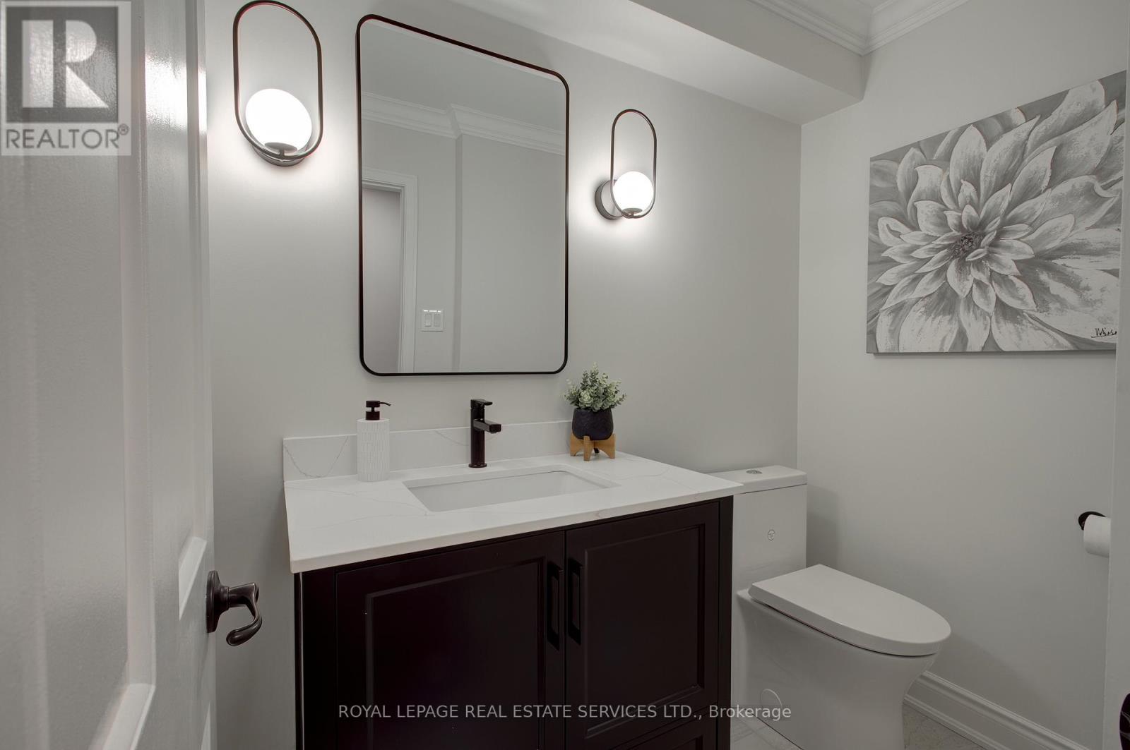 884 Silver Birch Trail, Mississauga, ON - Indoor Photo Showing Laundry Room