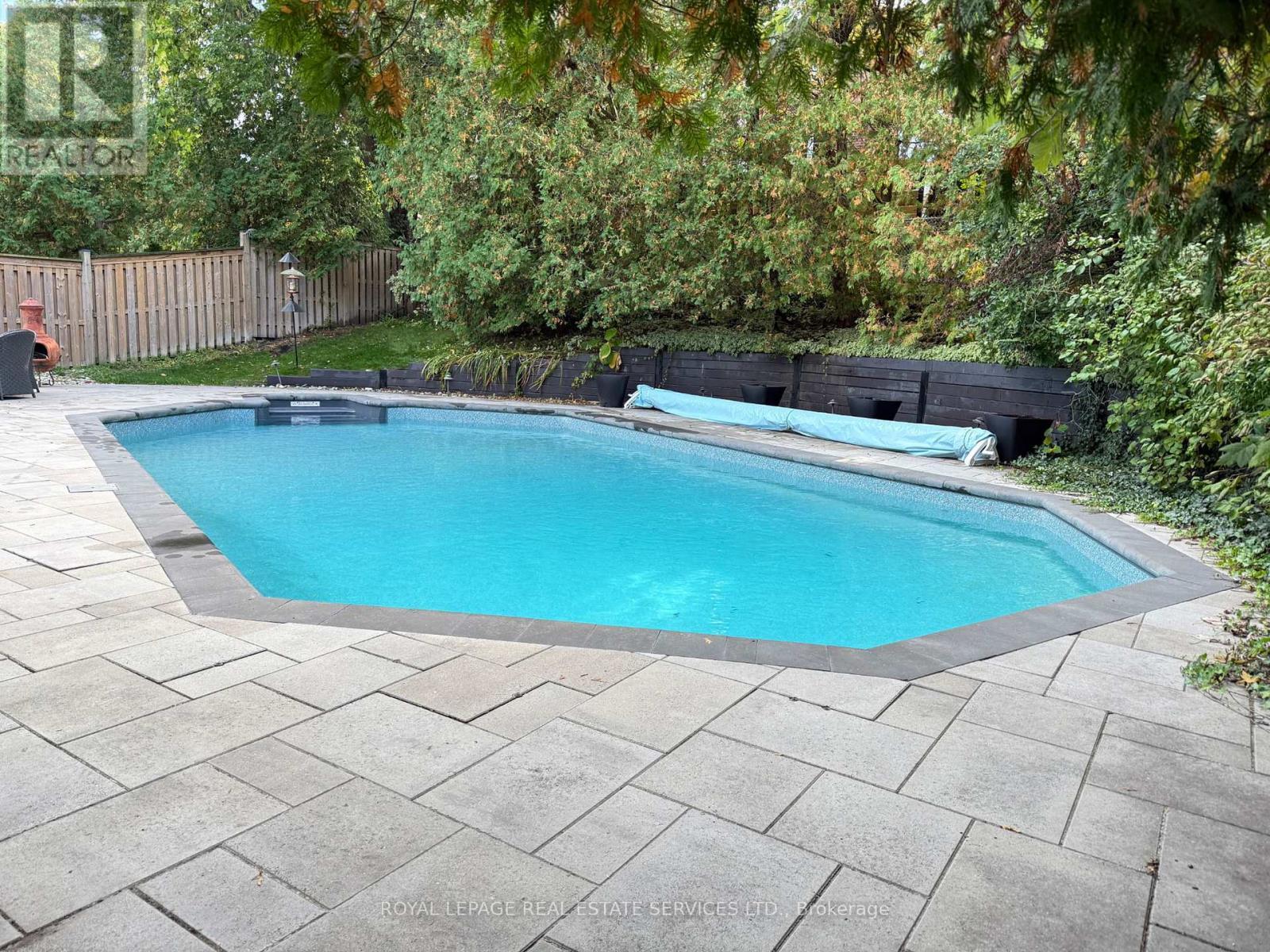 884 Silver Birch Trail, Mississauga, ON - Outdoor With In Ground Pool With Backyard