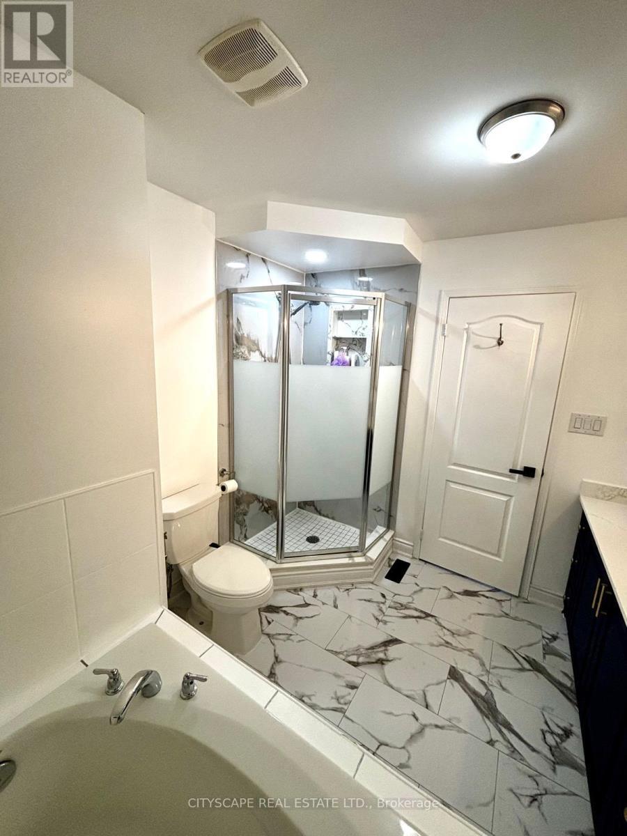 3974 Stardust Drive, Mississauga, ON - Indoor Photo Showing Bathroom