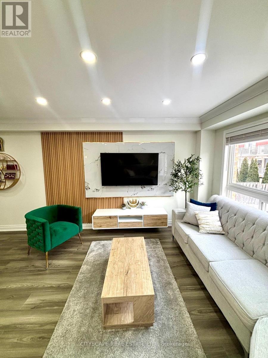 3974 Stardust Drive, Mississauga, ON - Indoor Photo Showing Living Room