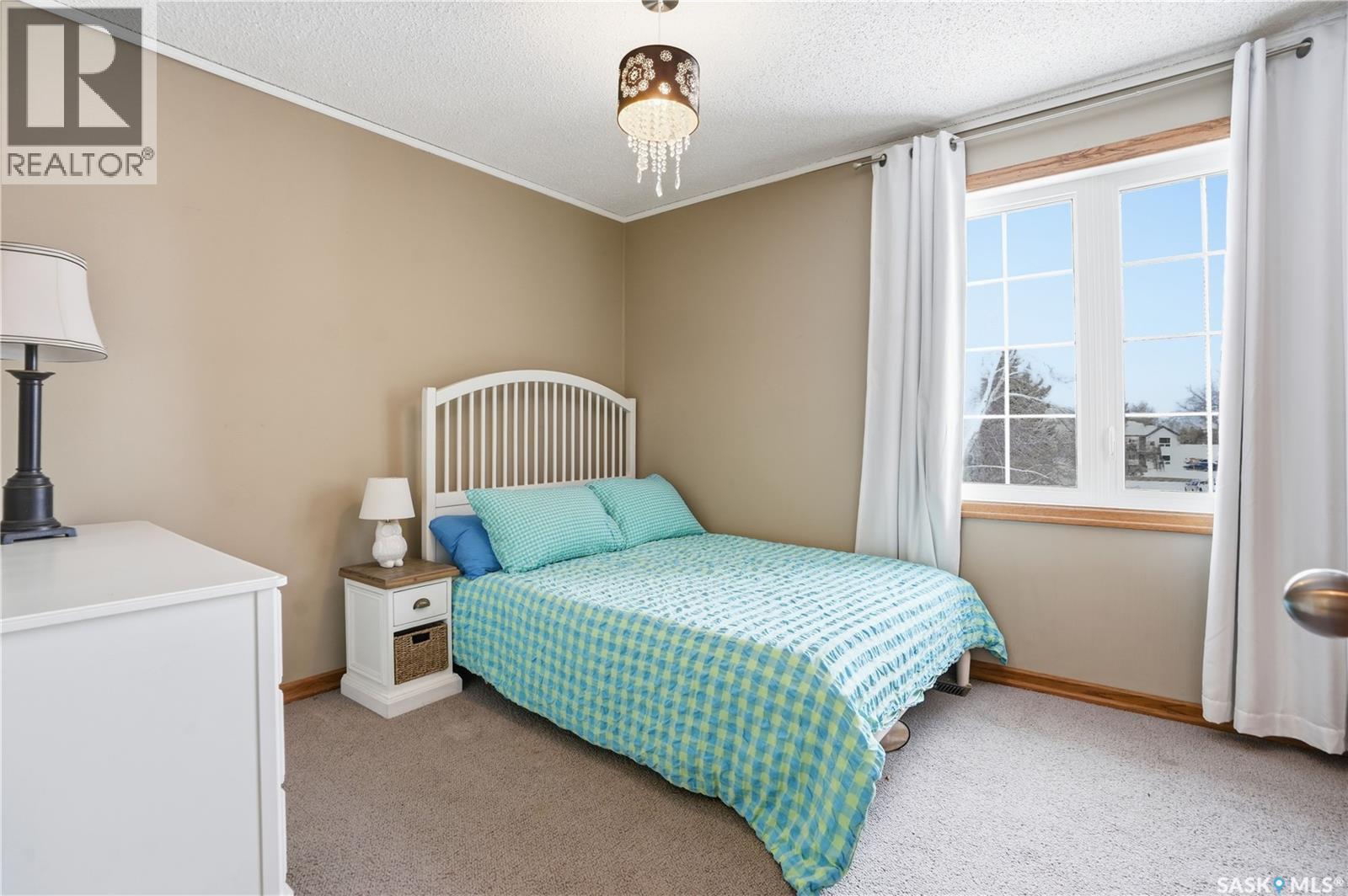 2423 Strathmore Place E, Regina, SK - Indoor Photo Showing Bedroom