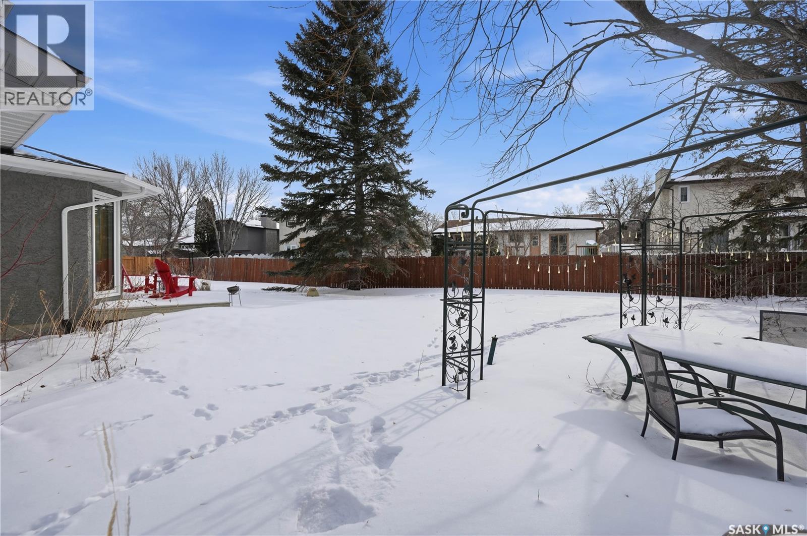 2423 Strathmore Place E, Regina, SK - Outdoor