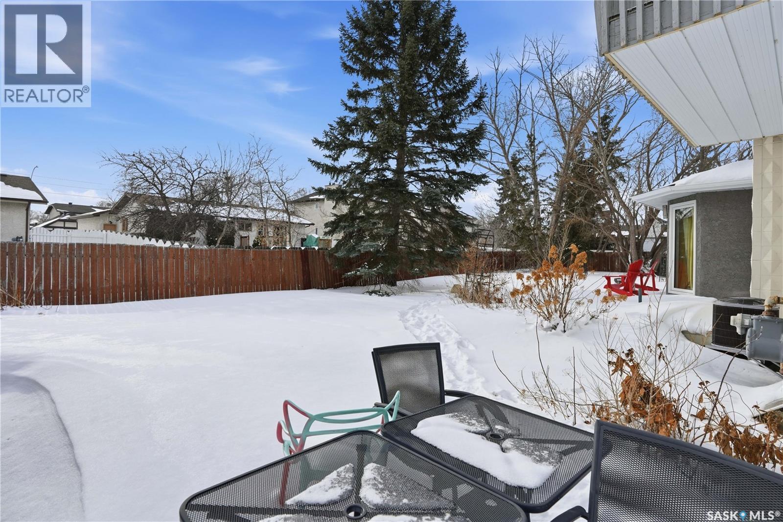 2423 Strathmore Place E, Regina, SK - Outdoor