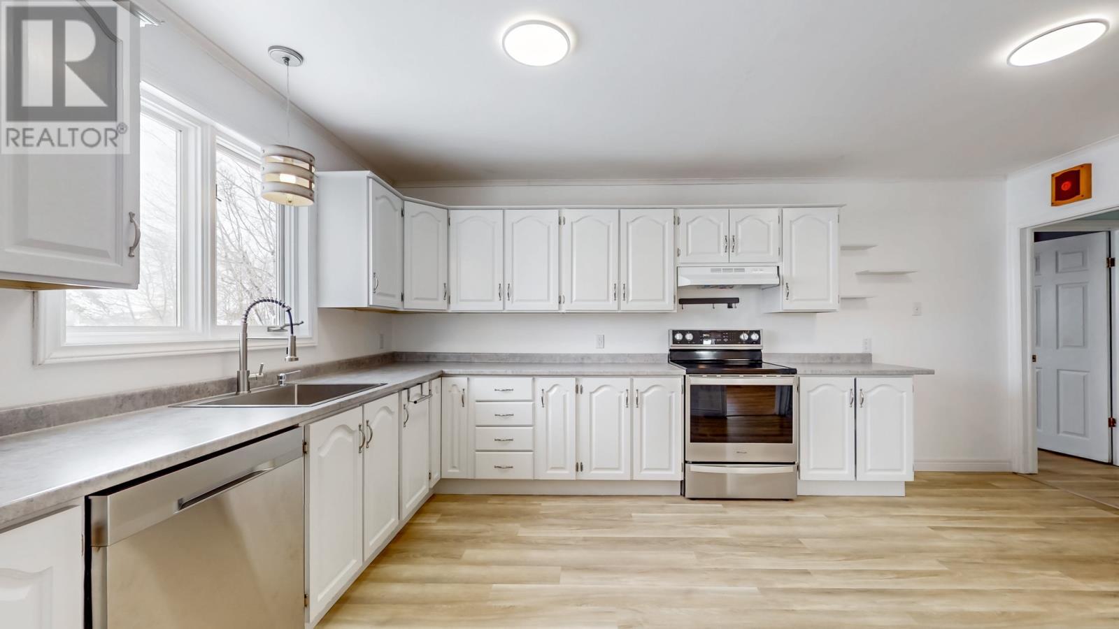 10 Laughlin Crescent, St. John'S, NL - Indoor Photo Showing Kitchen