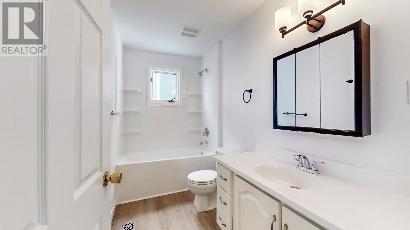 10 Laughlin Crescent, St. John'S, NL - Indoor Photo Showing Bathroom