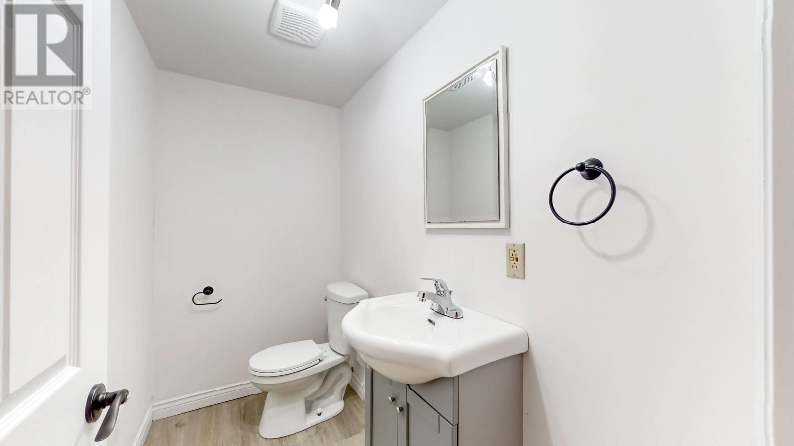 10 Laughlin Crescent, St. John'S, NL - Indoor Photo Showing Bathroom