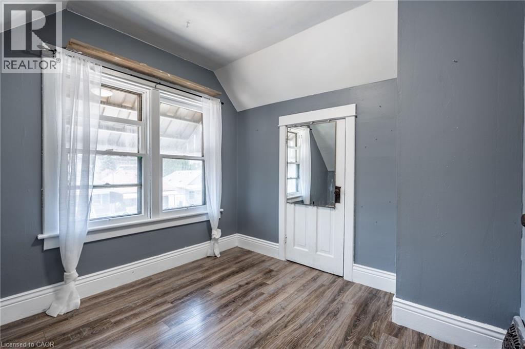 52 Connaught Avenue N, Hamilton, ON - Indoor Photo Showing Other Room