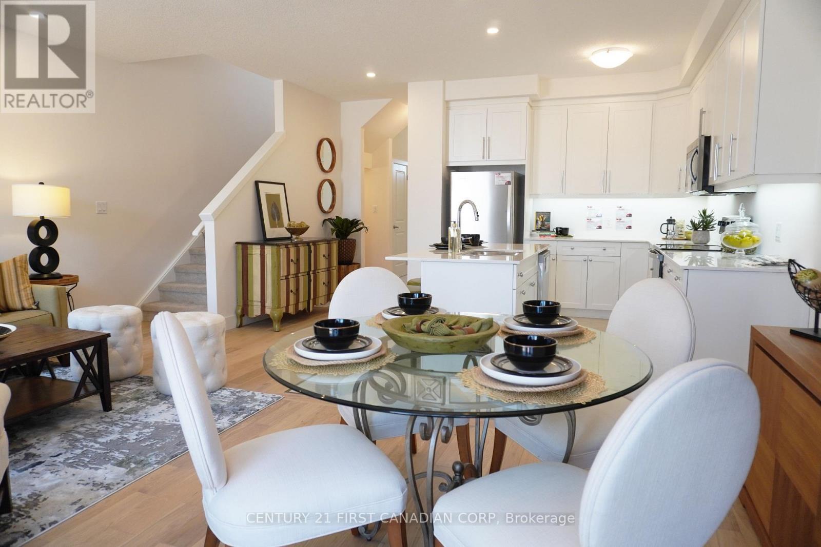 1 - 530 Gatestone Road, London South (South U), ON - Indoor Photo Showing Dining Room