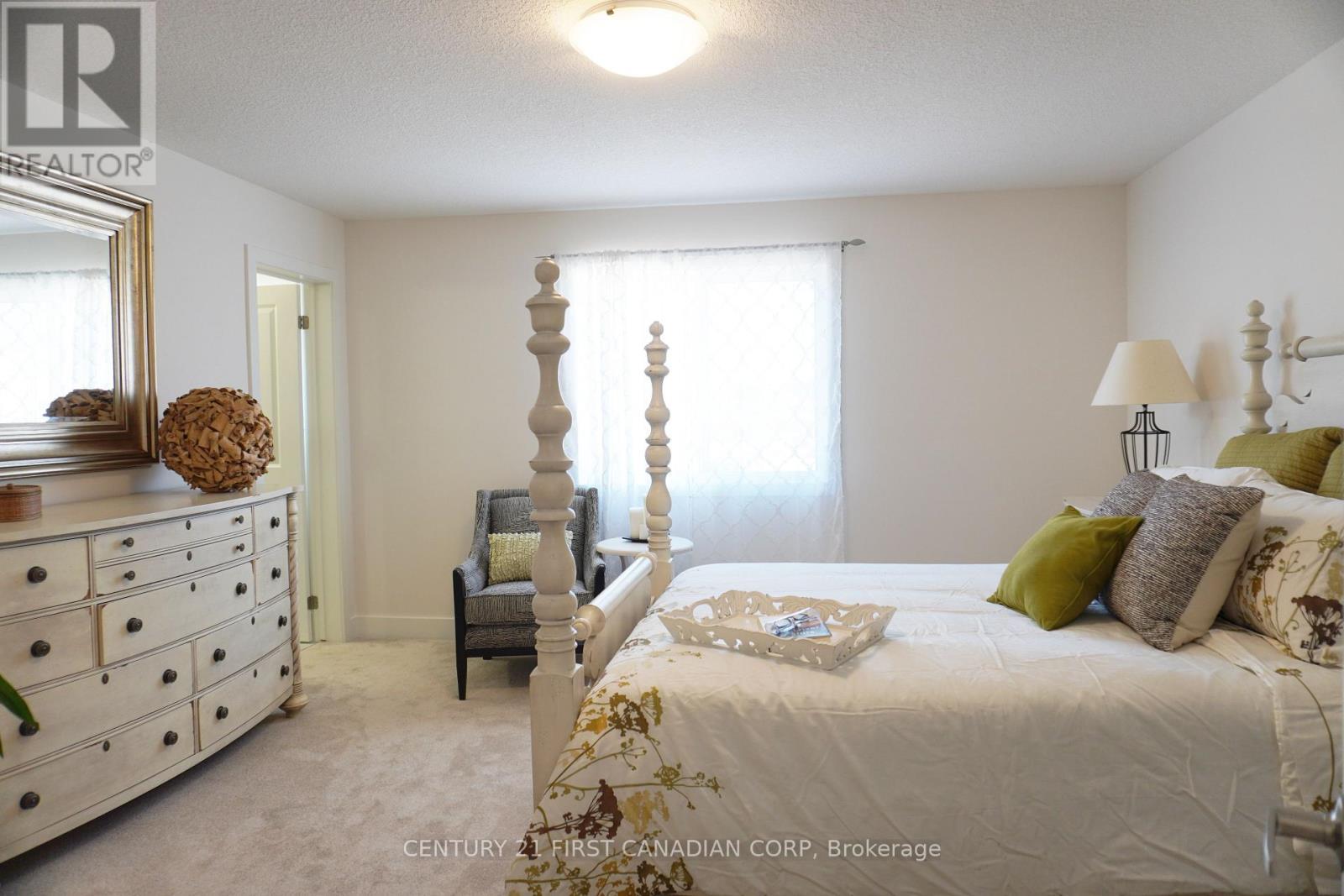 1 - 530 Gatestone Road, London South (South U), ON - Indoor Photo Showing Bedroom