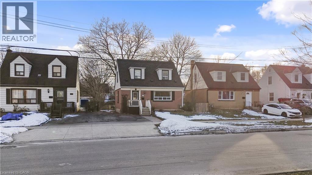 New england style home with a residential view - 776 Britannia Avenue, Hamilton, ON - Outdoor With Facade